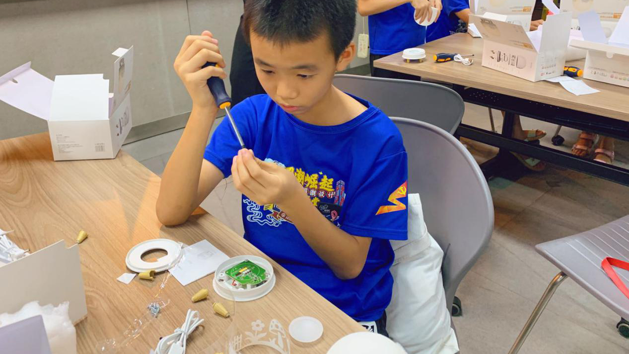 寓學(xué)于樂中成為一名小設(shè)計師，國潮崛起——青少年國潮設(shè)計快閃學(xué)堂正式結(jié)營~