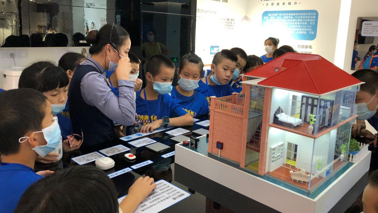 寓學(xué)于樂中成為一名小設(shè)計師，國潮崛起——青少年國潮設(shè)計快閃學(xué)堂正式結(jié)營~