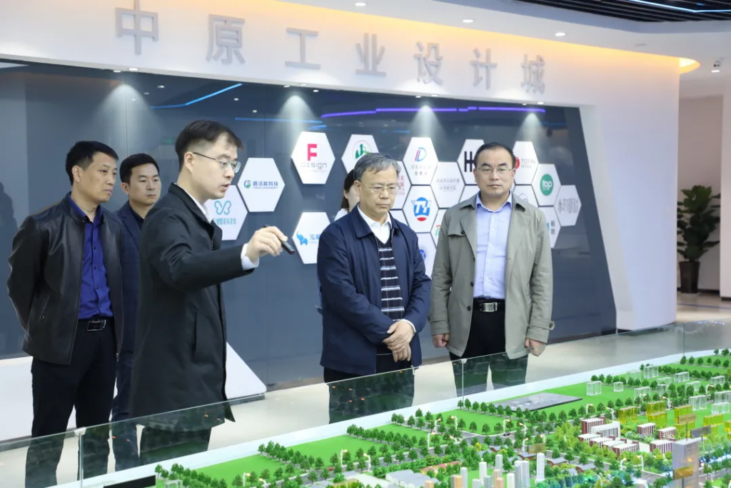 洛陽(yáng)市工信局黨組成員、副局長(zhǎng)李君一行蒞臨中原工業(yè)設(shè)計(jì)城參觀考察