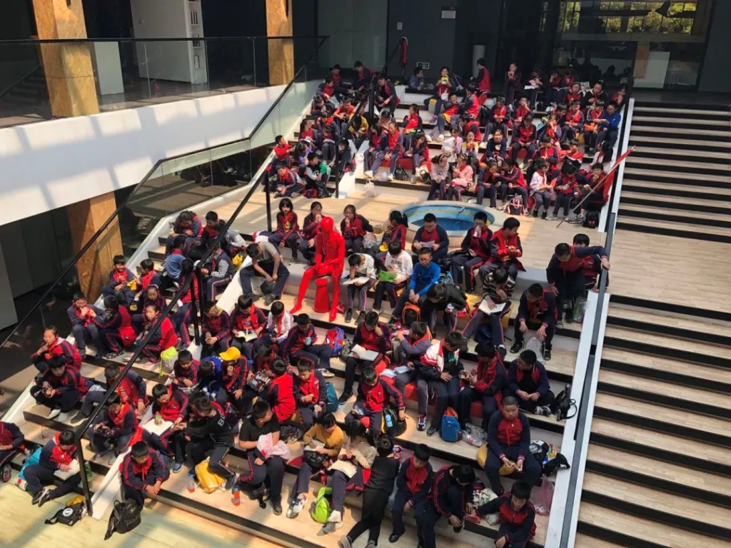 龍場小學：少年先鋒隊，科技強國研學記