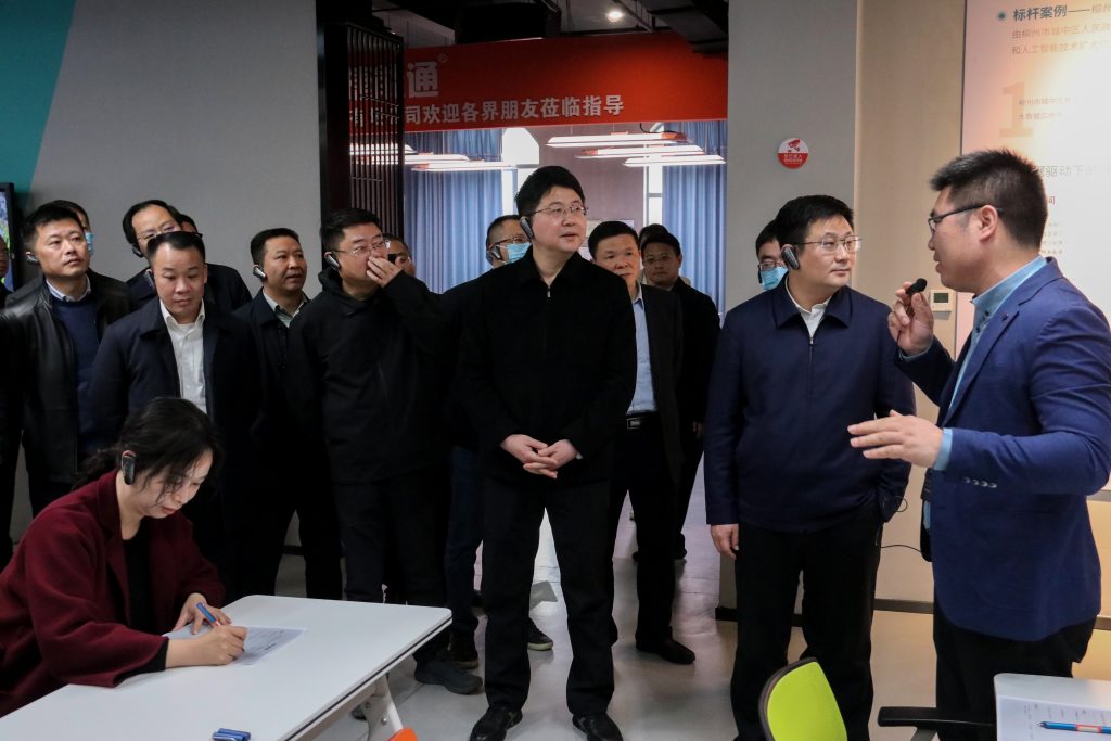 袁州區黨政代表團前來考察，他們這樣評價中部教裝城……