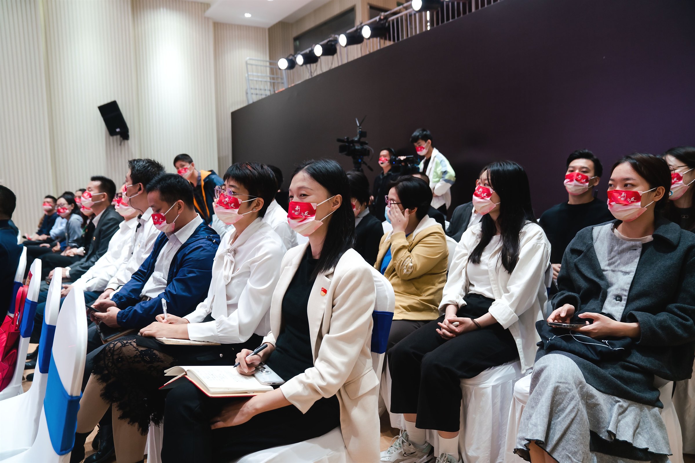 全媒體黨課走進(jìn)設(shè)計(jì)城 推進(jìn)黨的二十大精神落地生根